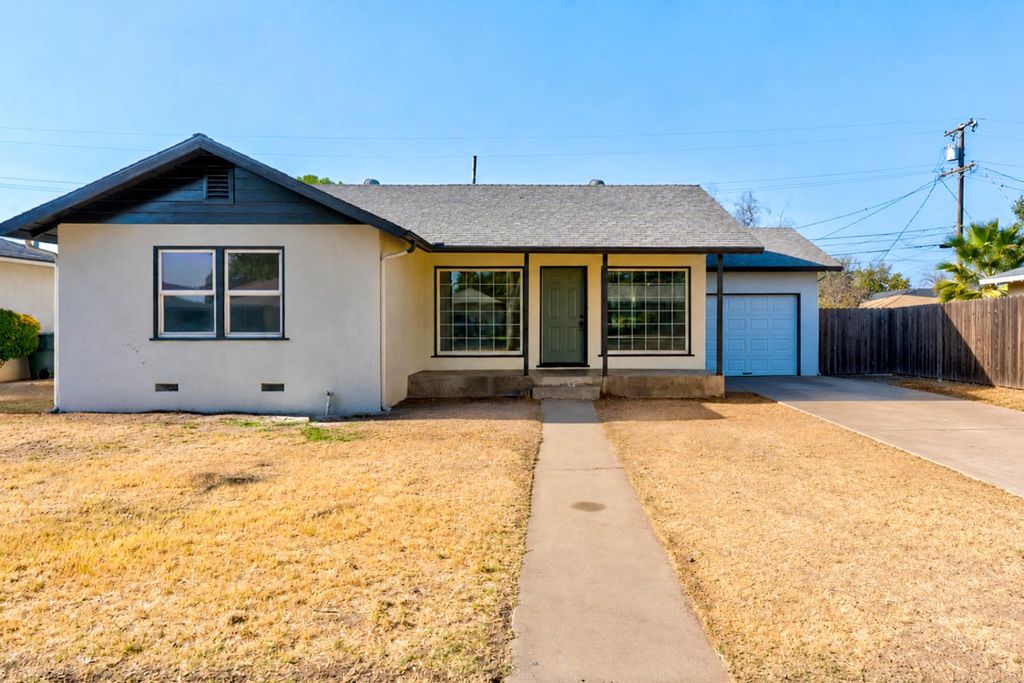 Image 1 of property listing at 1442 W Flint Way, Fresno, CA 93705