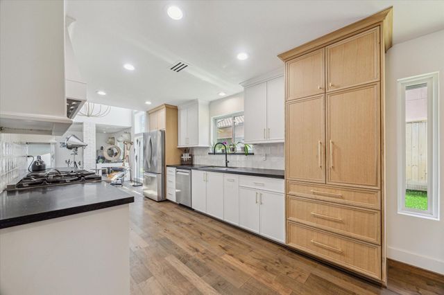 7703 Bobbitt Lane D, Houston, TX 77055