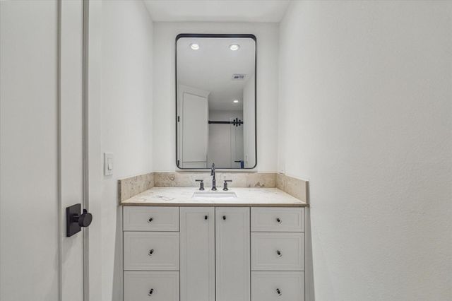 7703 Bobbitt Lane D, Houston, TX 77055