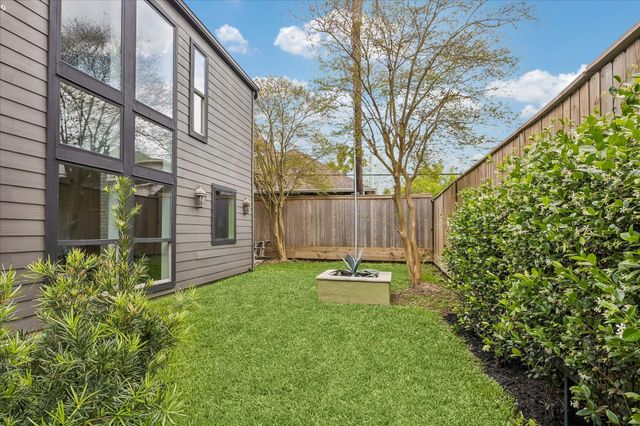 7703 Bobbitt Lane D, Houston, TX 77055