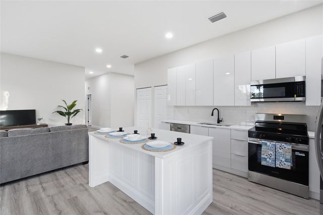 923 MILWAUKEE BOULEVARD, Lehigh Acres, FL 33974