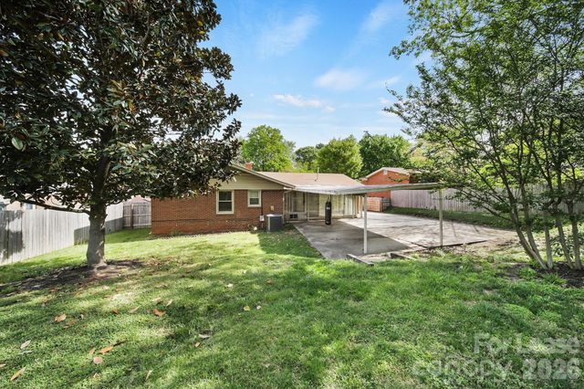 1424 Standish Place, Charlotte, NC 28216