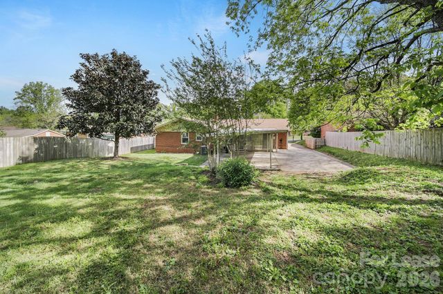 1424 Standish Place, Charlotte, NC 28216