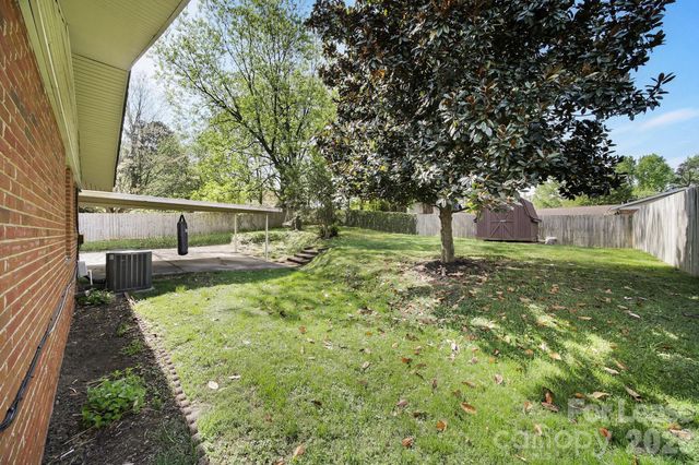 1424 Standish Place, Charlotte, NC 28216