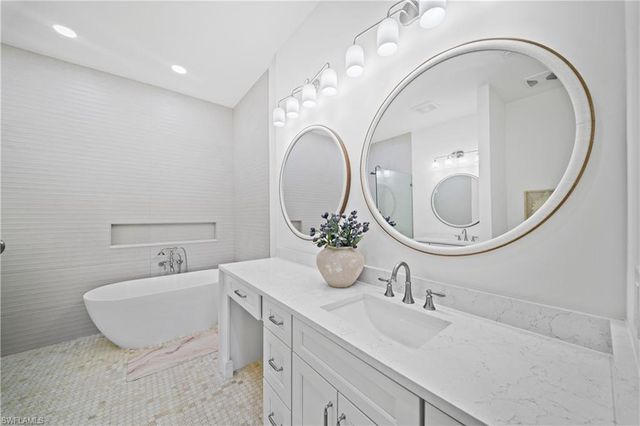 878 Vistana CIR, Naples, FL 34119
