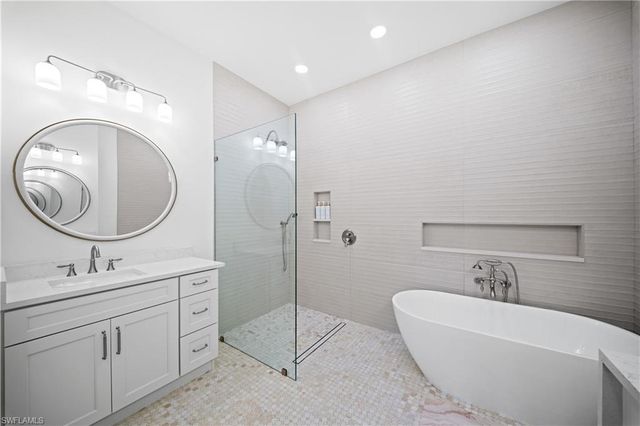878 Vistana CIR, Naples, FL 34119