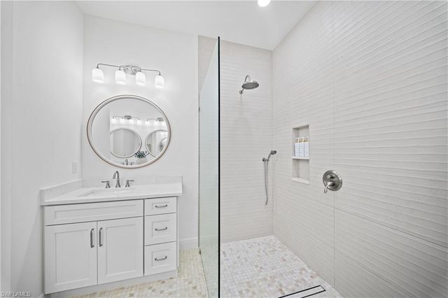 878 Vistana CIR, Naples, FL 34119