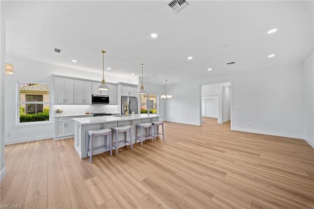 878 Vistana CIR, Naples, FL 34119