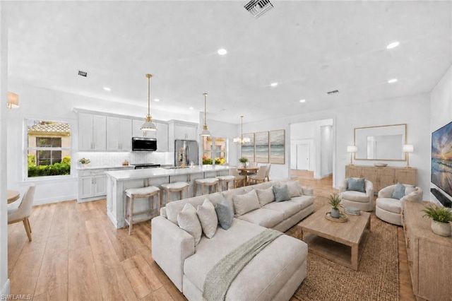 878 Vistana CIR, Naples, FL 34119
