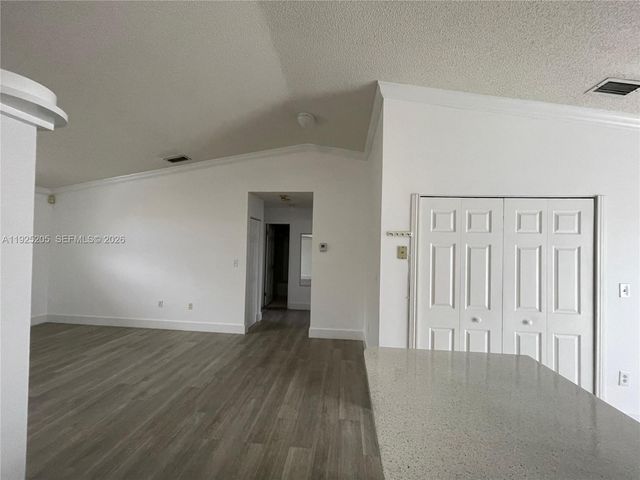 3375 W 76th Street 211, Hialeah, FL 33018