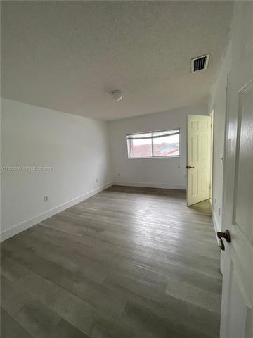 3375 W 76th Street 211, Hialeah, FL 33018