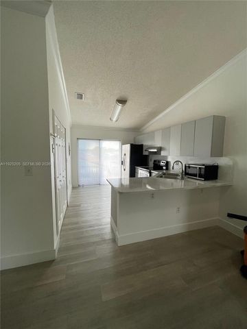 3375 W 76th Street 211, Hialeah, FL 33018