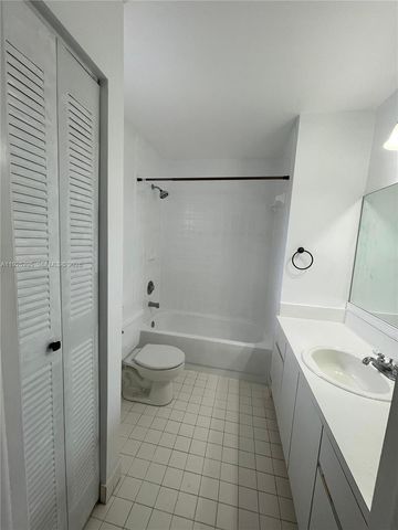 3375 W 76th Street 211, Hialeah, FL 33018