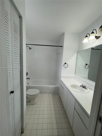 3375 W 76th Street 211, Hialeah, FL 33018