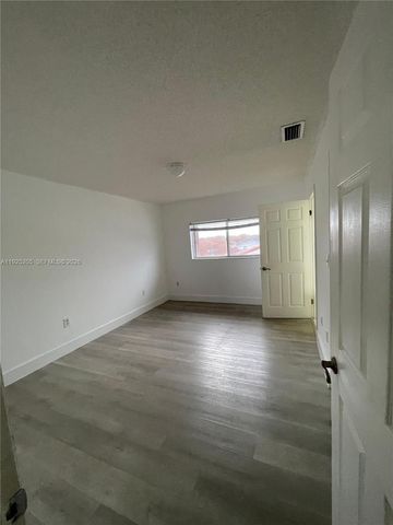 3375 W 76th Street 211, Hialeah, FL 33018