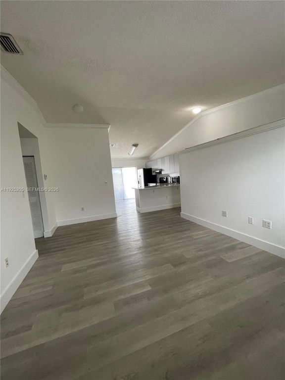 3375 W 76th Street 211, Hialeah, FL 33018