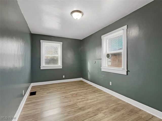 4242 Mccartney Road, Lowellville, OH 44436