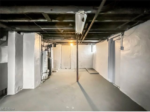 4242 Mccartney Road, Lowellville, OH 44436