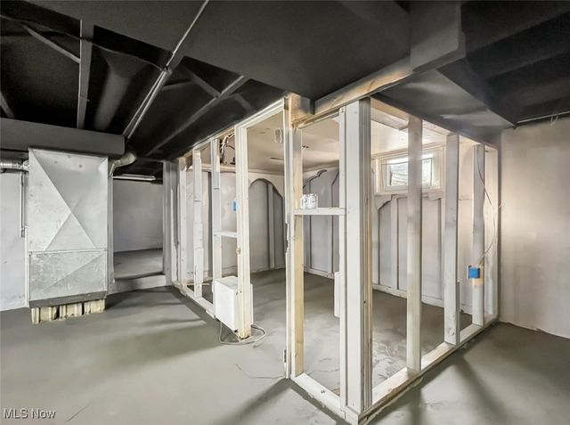 4242 Mccartney Road, Lowellville, OH 44436