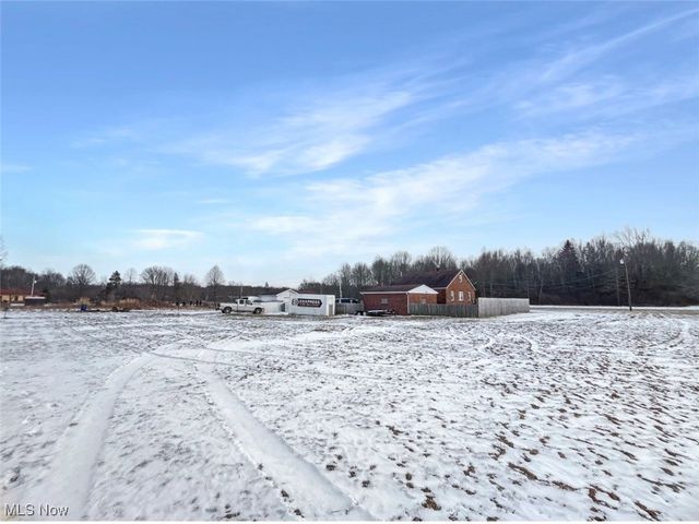 4242 Mccartney Road, Lowellville, OH 44436