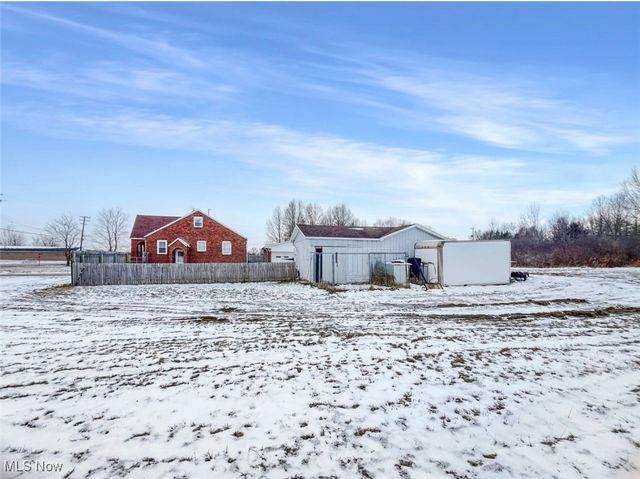 4242 Mccartney Road, Lowellville, OH 44436