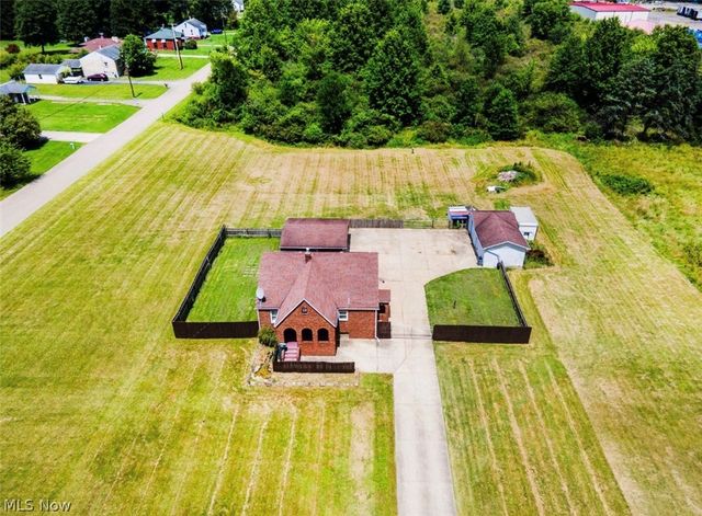 4242 Mccartney Road, Lowellville, OH 44436