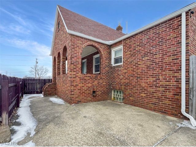 4242 Mccartney Road, Lowellville, OH 44436