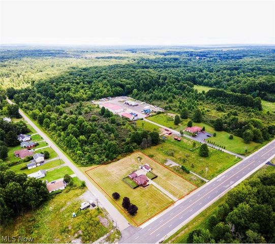 4242 Mccartney Road, Lowellville, OH 44436