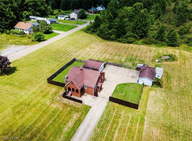 4242 Mccartney Road, Lowellville, OH 44436