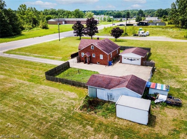4242 Mccartney Road, Lowellville, OH 44436