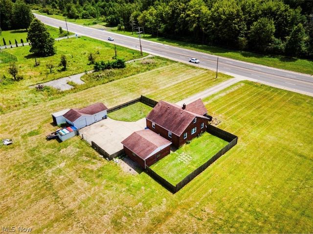 4242 Mccartney Road, Lowellville, OH 44436