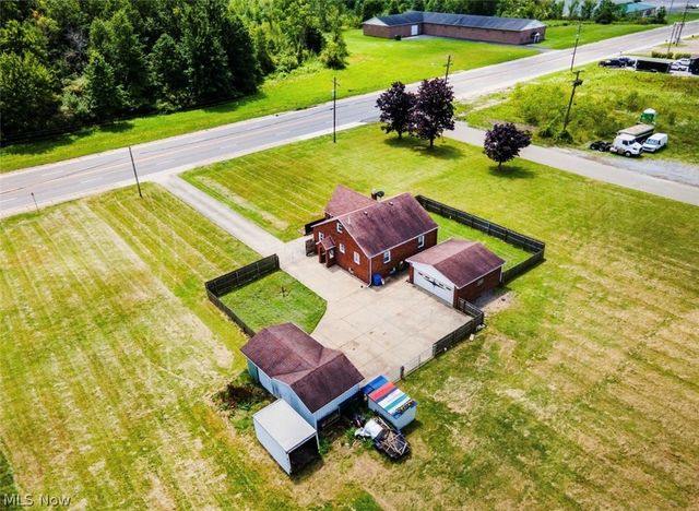 4242 Mccartney Road, Lowellville, OH 44436