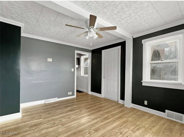 4242 Mccartney Road, Lowellville, OH 44436