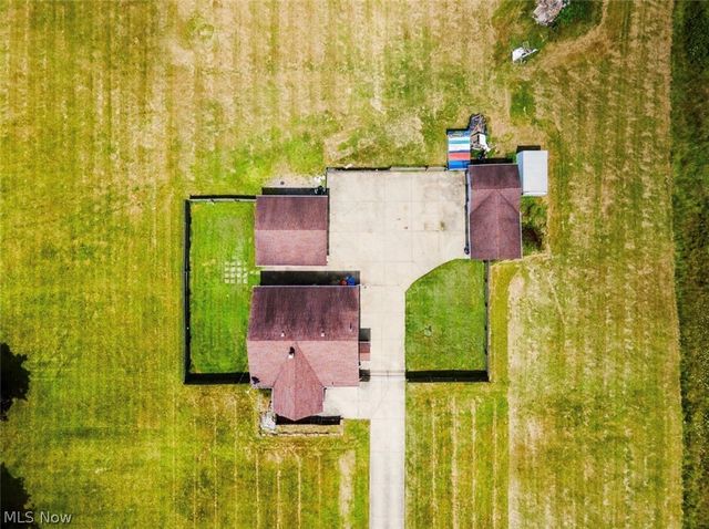 4242 Mccartney Road, Lowellville, OH 44436