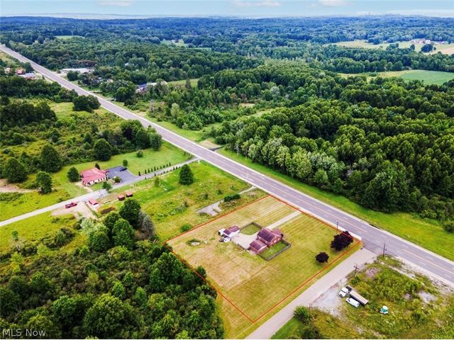4242 Mccartney Road, Lowellville, OH 44436