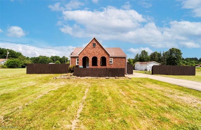 4242 Mccartney Road, Lowellville, OH 44436