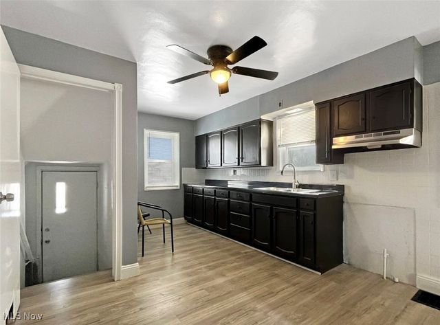 4242 Mccartney Road, Lowellville, OH 44436