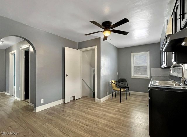 4242 Mccartney Road, Lowellville, OH 44436