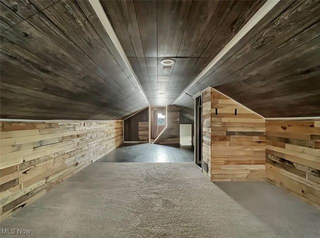 4242 Mccartney Road, Lowellville, OH 44436