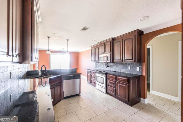 402 Charlotte Drive, Bonaire, GA 31005