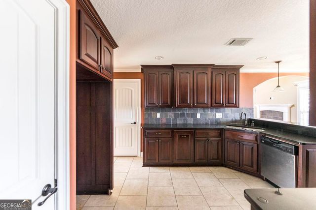 402 Charlotte Drive, Bonaire, GA 31005