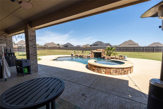 508 Tennington Lane, Shady Shores, TX 76208