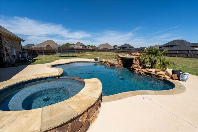 508 Tennington Lane, Shady Shores, TX 76208