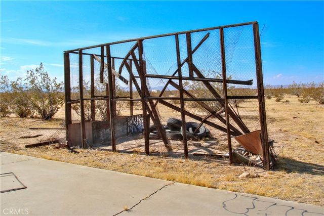 62105 Moon Drive, Joshua Tree, CA 92252