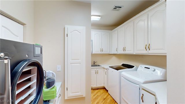 6440 Spanish Garden Court, Las Vegas, NV 89110