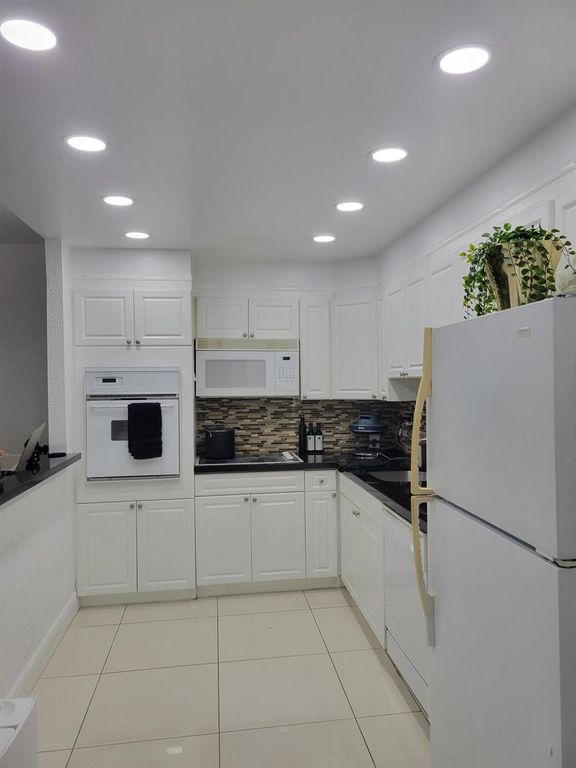 19370 Collins Avenue 623, Sunny Isles Beach, FL 33160