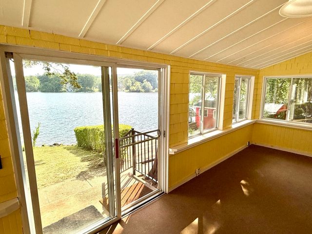 8 Union Rd, Wales, MA 01081