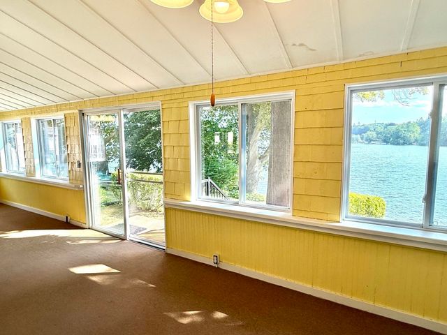 8 Union Rd, Wales, MA 01081