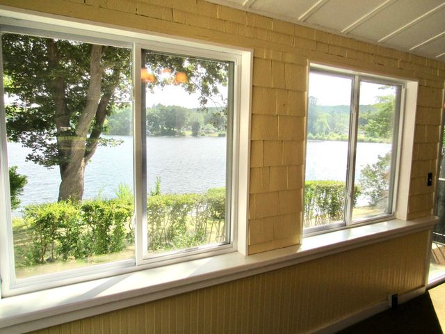 8 Union Rd, Wales, MA 01081