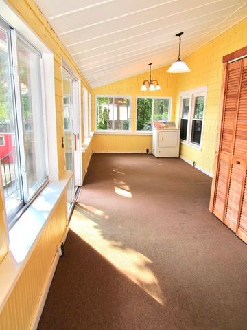8 Union Rd, Wales, MA 01081